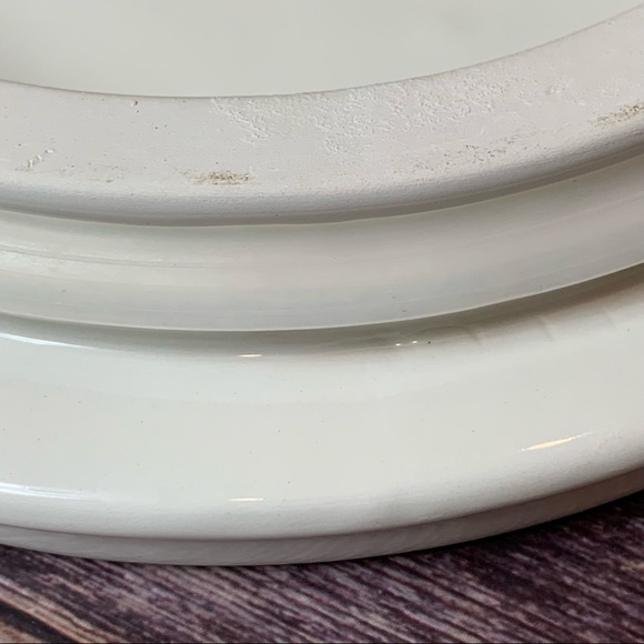 10 Strawberry Street ~ North Pole Bed & Breakfast Ceramic Cookie Tin - Picture 7 of 13